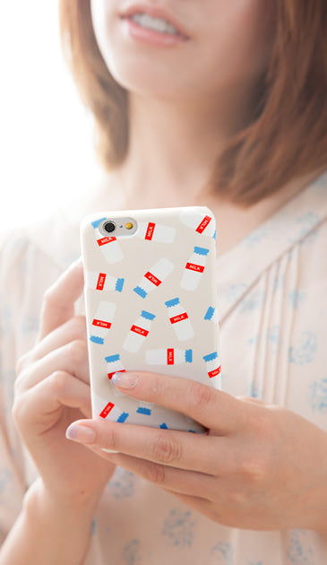 おいしいミルク ［ ハードケース（光沢） for iPhone XS ］